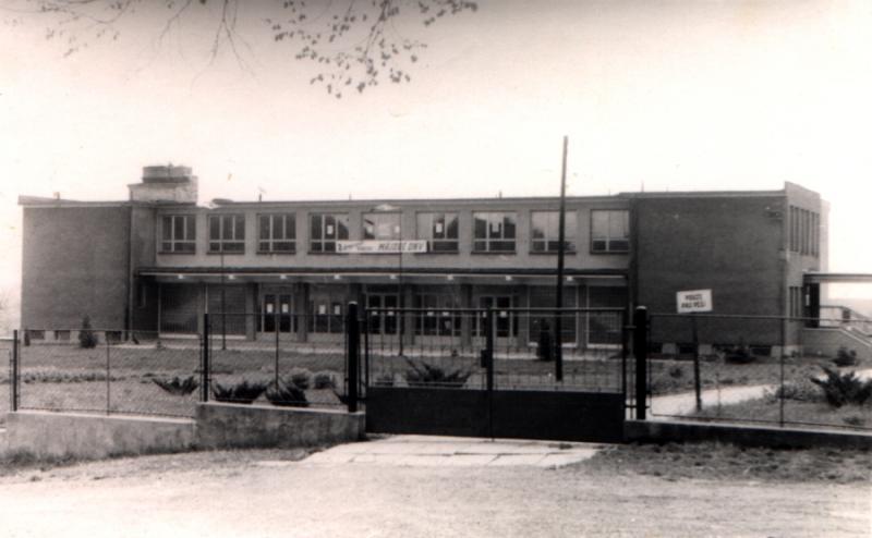 Budova ZŠ v Chrašticích v 60.letech